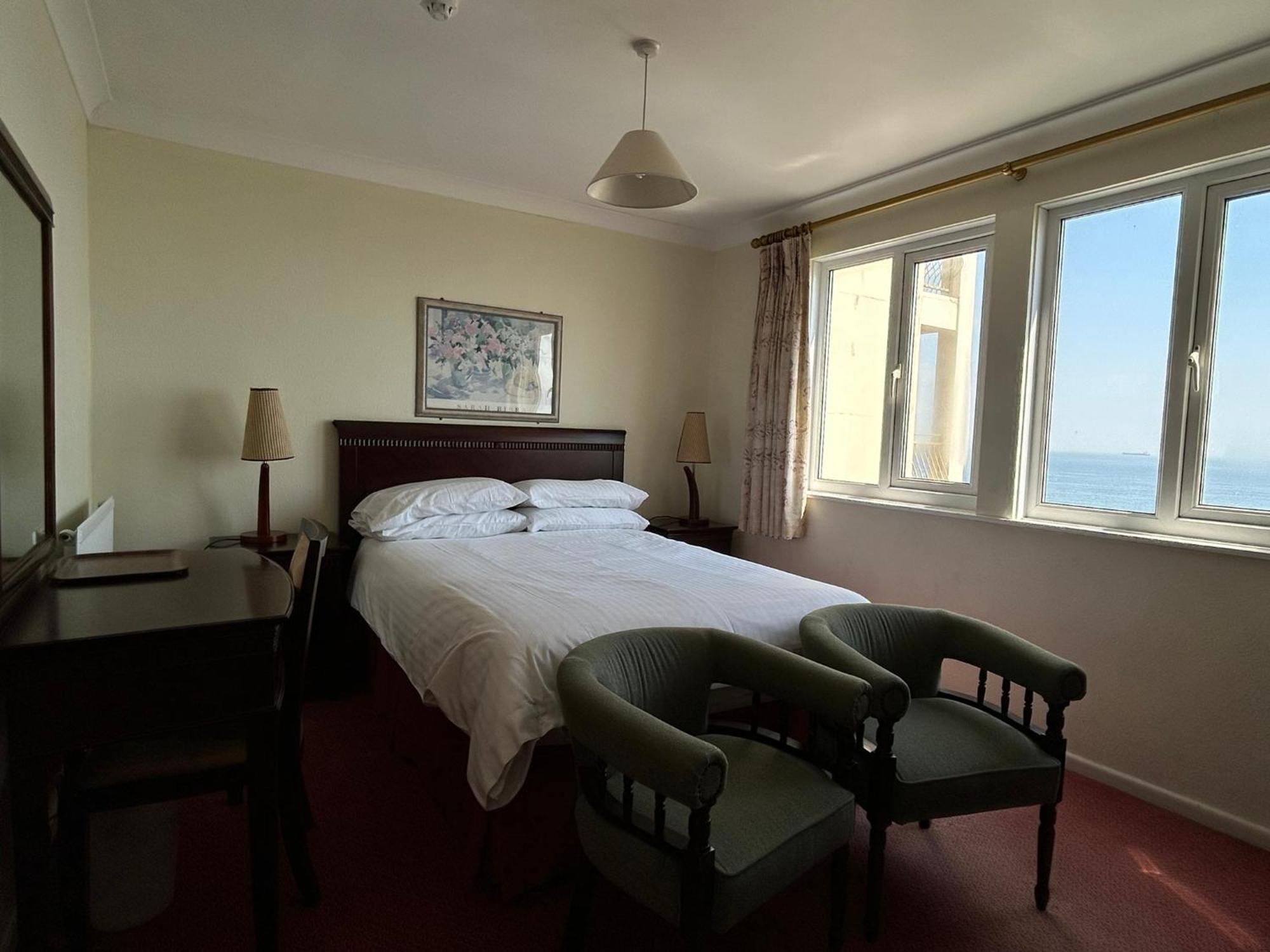 Regent Court - Seafront, Sandown - Free Car Ferry For Bookings Of 3 Or More Nights, Subject To Availability ภายนอก รูปภาพ