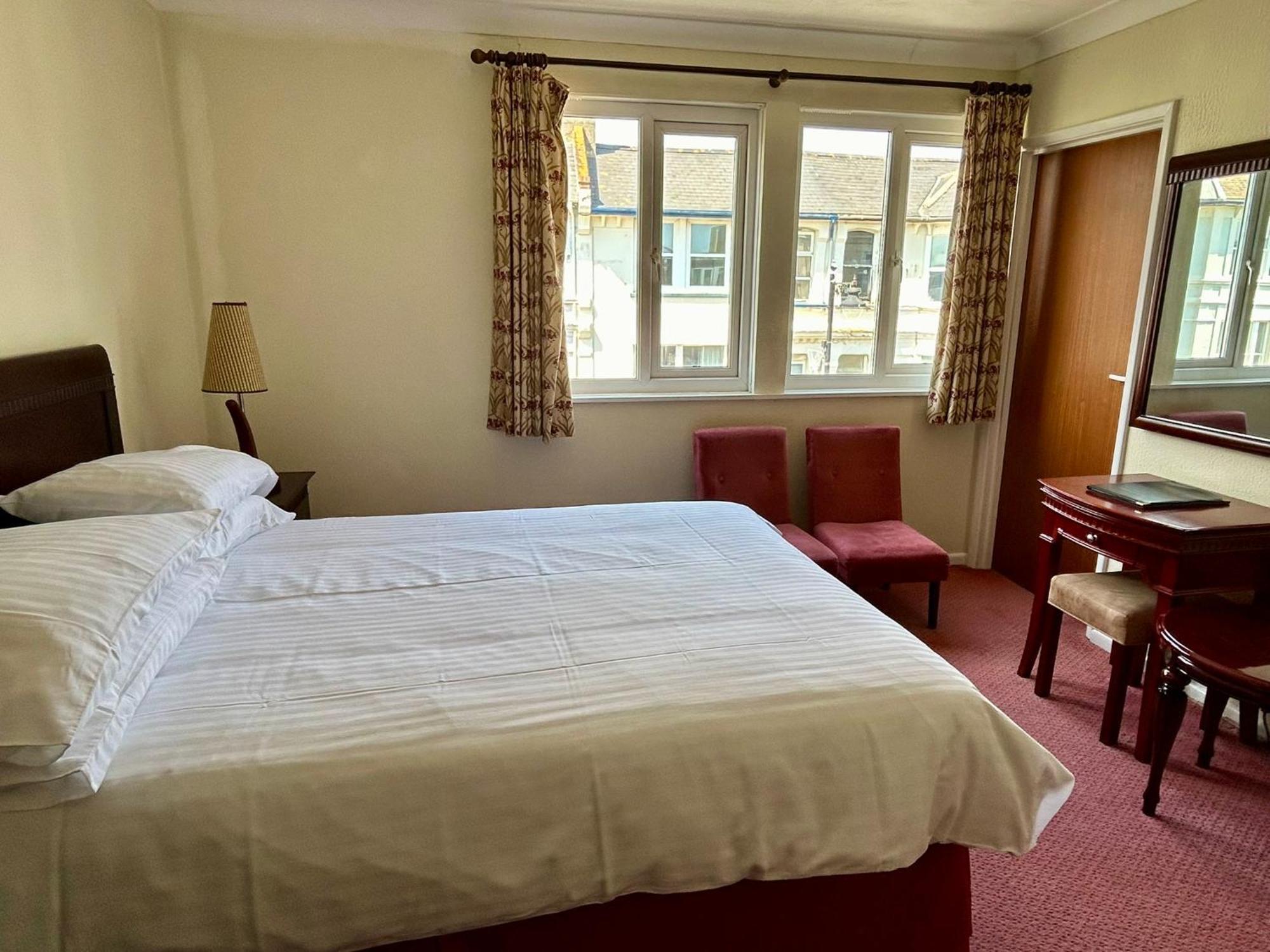 Regent Court - Seafront, Sandown - Free Car Ferry For Bookings Of 3 Or More Nights, Subject To Availability ห้อง รูปภาพ
