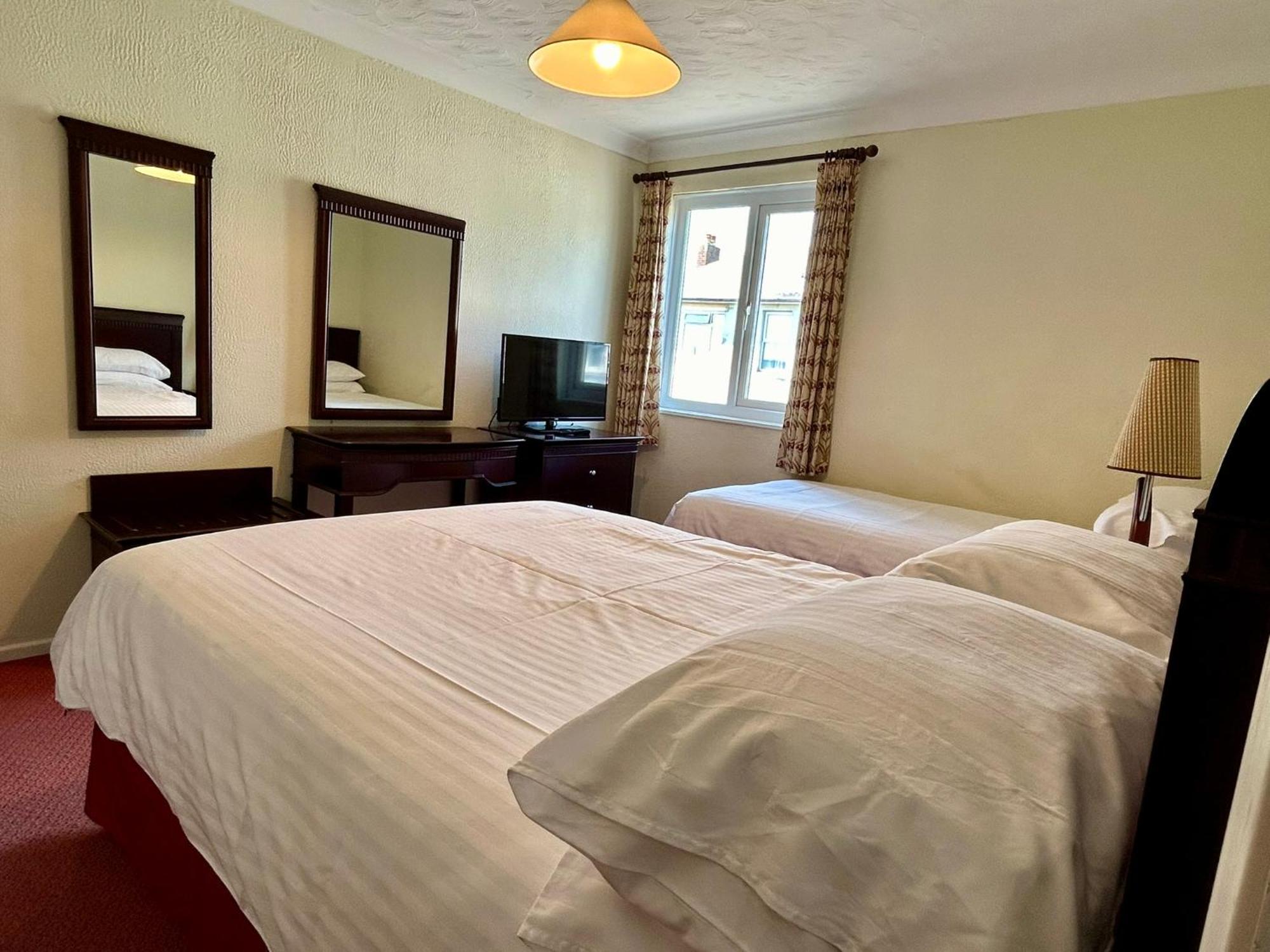 Regent Court - Seafront, Sandown - Free Car Ferry For Bookings Of 3 Or More Nights, Subject To Availability ห้อง รูปภาพ