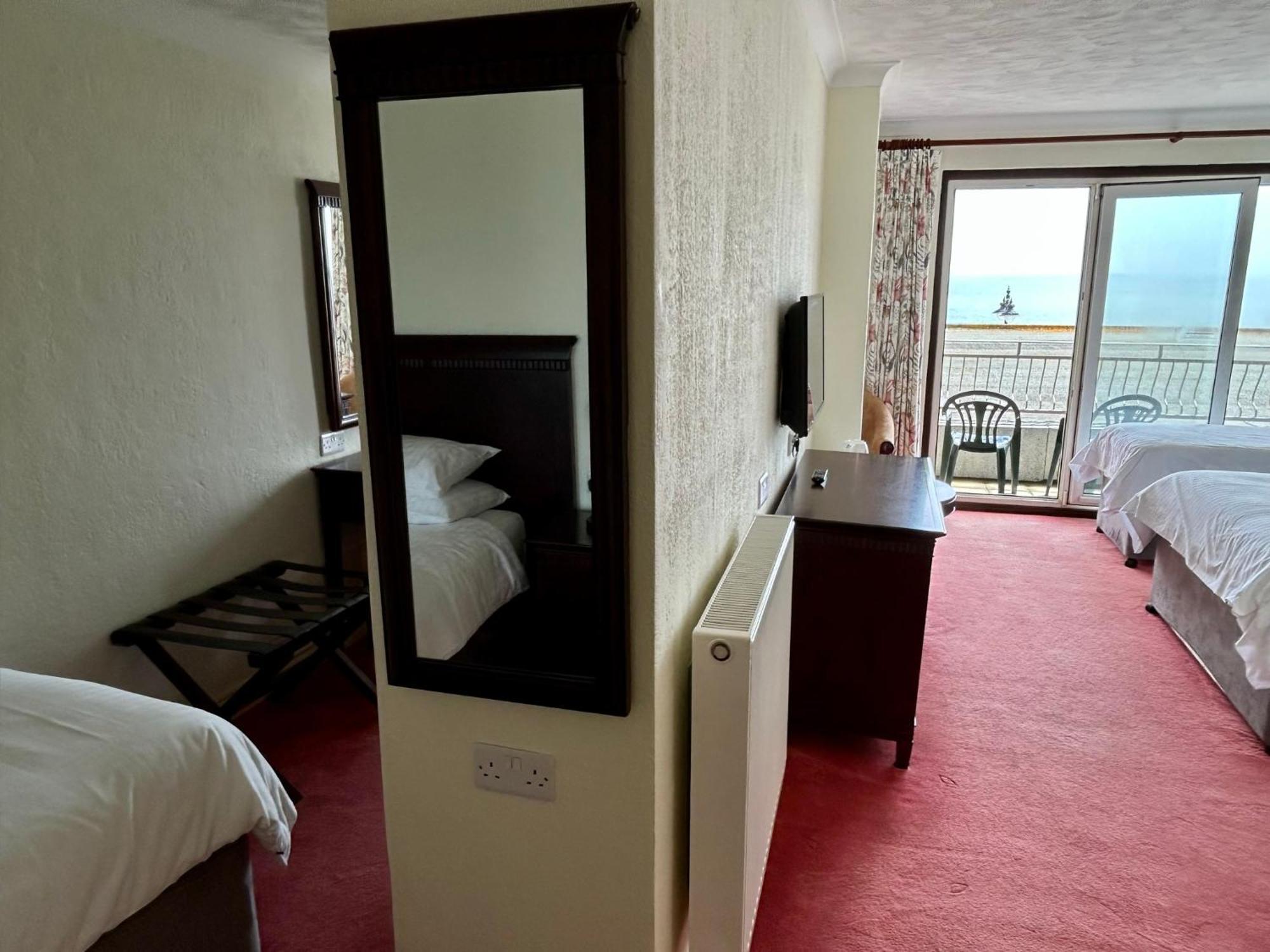 Regent Court - Seafront, Sandown - Free Car Ferry For Bookings Of 3 Or More Nights, Subject To Availability ห้อง รูปภาพ